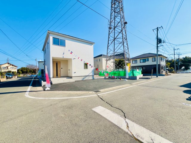 前橋市六供町の前面道路含む現地写真|角地で駐車も楽々♪