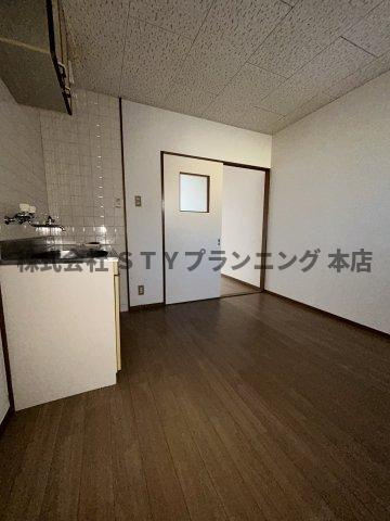 仲介手数料０円！グリーンガーデンの居間・リビング