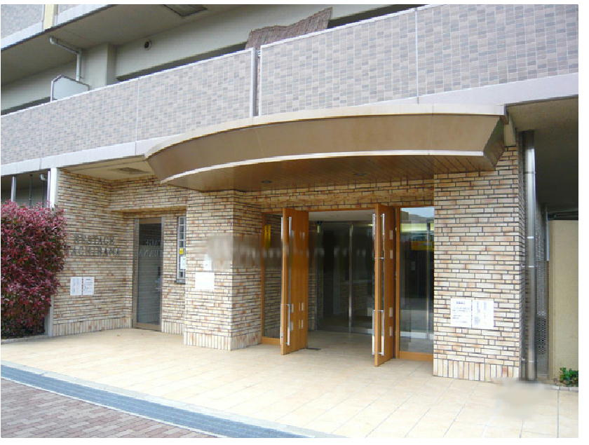 レスタージュたちばなの玄関