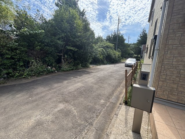 【前面道路含む現地写真】 | 鉾田市梶山　中古戸建