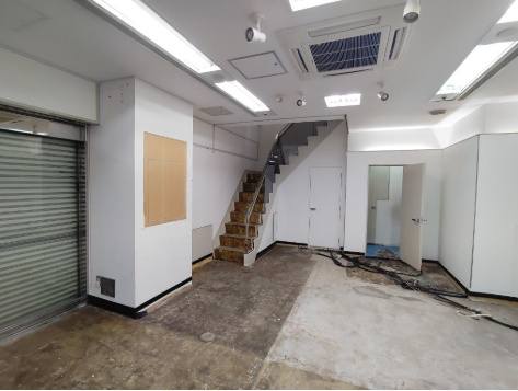 大阪駅前第3ビルの内装|明るい色調の室内です