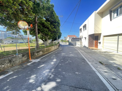 【前面道路含む現地写真】 | 読谷村渡慶次（限定1棟）オーシャンビュー | ※南東側5.3m♪