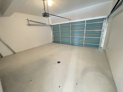 【駐車場】 | 読谷村渡慶次（限定1棟）オーシャンビュー | 玄関ホールからガレージへ出入り可♪ガレージ屋内並列駐車2台♪（収納付き）