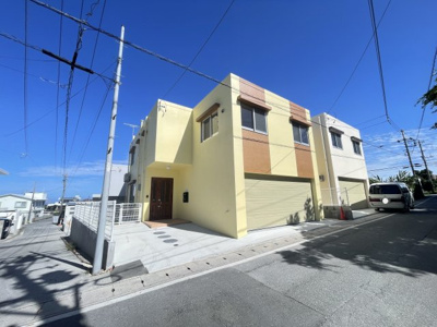 【外観】 | 読谷村渡慶次（限定1棟）オーシャンビュー | LDK＆主寝室20帖の3LDK＋ガレージ屋内並列駐車2台可♪