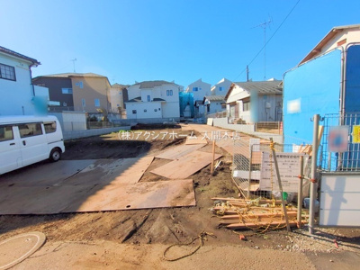 【前面道路含む現地写真】 | 入間市大字小谷田・全3棟　新築一戸建　2号棟 | 建築中写真（2025年4月16日撮影）