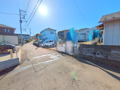 【前面道路含む現地写真】 | 入間市大字小谷田・全3棟　新築一戸建　2号棟 | 建築中写真（2025年4月16日撮影）