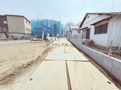 【外観】 | 入間市大字小谷田・全3棟　新築一戸建　2号棟 | 建築中現地写真(2025年3月27日撮影)