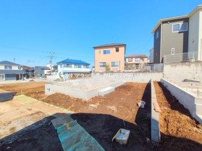 【外観】 | 入間市大字小谷田・全3棟　新築一戸建　2号棟 | 建築中現地写真(2025年3月10日撮影)