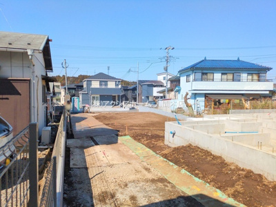 【外観】 | 入間市大字小谷田・全3棟　新築一戸建　2号棟 | 建築中現地写真(2025年3月10日撮影)