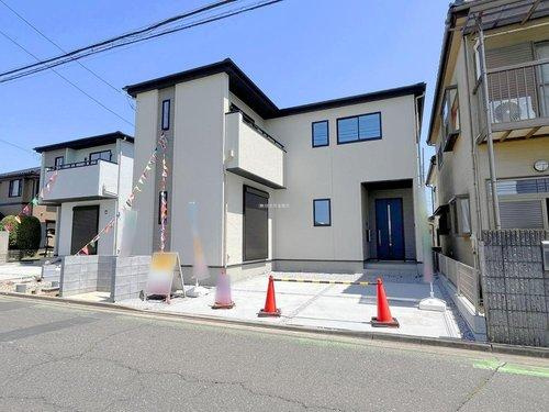 入間郡三芳町大字北永井の中古一戸建の外観|◇外観◇　(3号棟)　
2024年5月撮影　
35坪のゆとりの敷地に建つ一戸建て！
カースペースは並列2台分ありセカンドカーやお客さま用としてお使いいただけます。