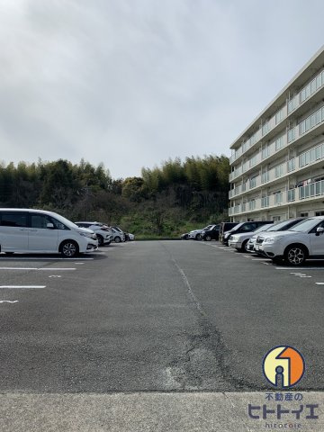 ファミールマンション広川の駐車場|駐車場があります