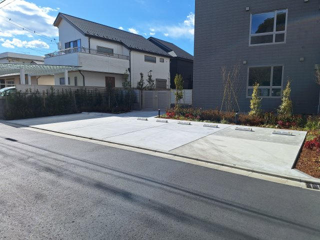 （シニア限定）CASA　BELLUCEの駐車場|敷地内駐車場　他車寄せあり