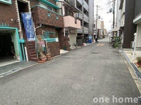塚本2丁目中古戸建の前面道路含む現地写真|◆前面道路は約5.6m！一方通行道路で、運転に自信のないママも楽々駐車可能です♪