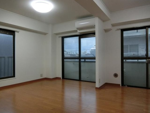 メゾン天沼の居間・リビング