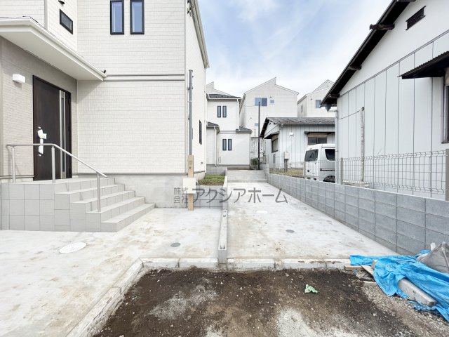 入間市大字小谷田・全3棟　新築一戸建　3号棟の前面道路含む現地写真