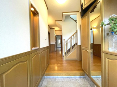 【玄関】 | 【中古戸建て】秋田市新屋勝平町