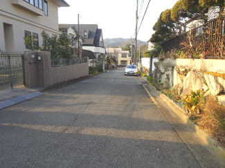 【前面道路含む現地写真】