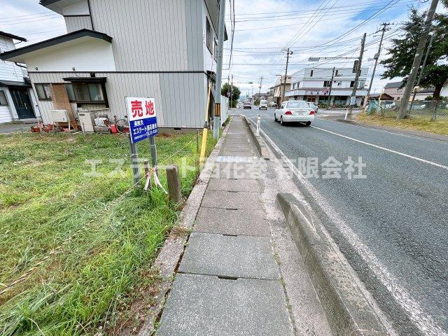 花巻市松園町　土地の周辺|当該地南側には歩道、電柱、支線があります。