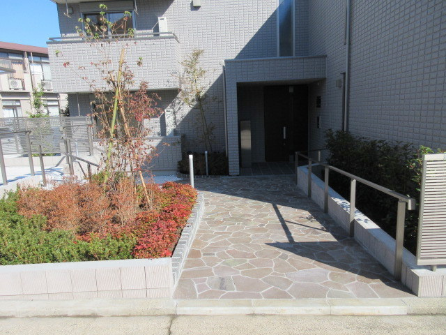 アレイズ上星川の周辺|オートロック付のエントランス