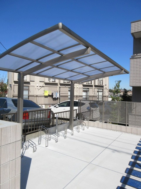 アレイズ上星川のその他共用部分|屋根付きの駐輪場で雨晒しになりませんね