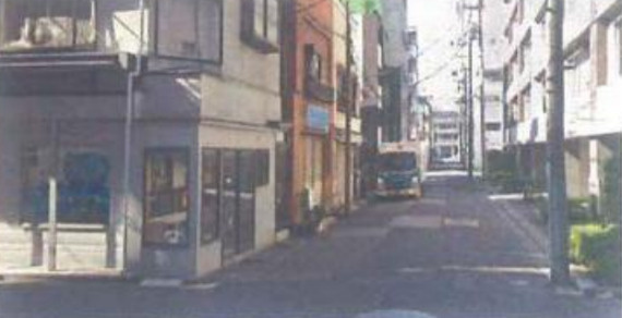 墨田区石原３丁目の賃貸併用戸建の前面道路含む現地写真