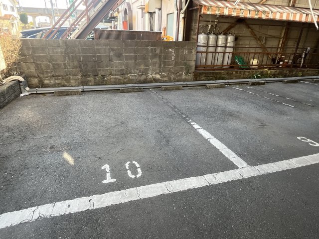 エスペレールⅡの駐車場