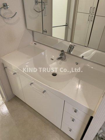 シティハウス南森町の洗面所|明るい洗面所です