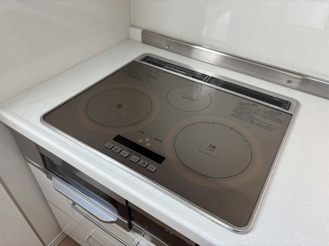 【キッチン】 | RC造3階建て・オール電化住宅 | 安心・安全なオール電化キッチン。クリーンでお手入れも簡単です♪
節約、快適でスマートなお料理空間を実現致します。