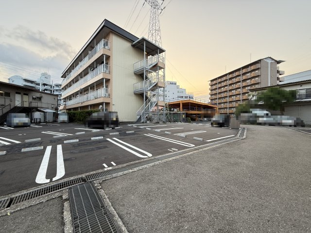 ベレオニシムラⅡの駐車場