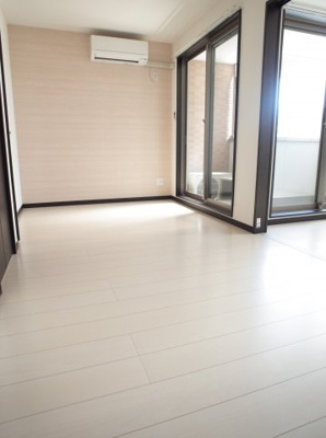 【居間・リビング】 | カイテキース | バルコニーが二面から光を照らしてくれます☆