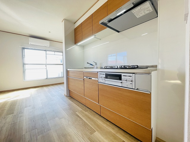 【キッチン】 | クローバー花畑ガーデン | 食器洗浄機が後片付けをサポート！食事後の家族のくつろぎタイムをゆっくりもてます♪