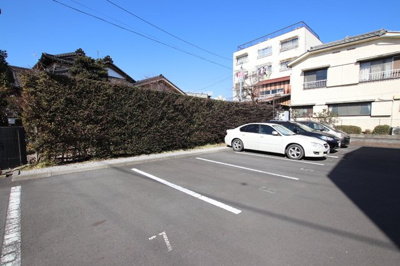 ★敷地内駐車場★（空き状況・使用料等詳細はご確認下さい）