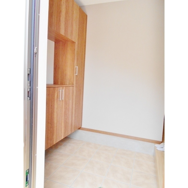 岐阜市島栄町２丁目の一戸建ての玄関|下駄箱