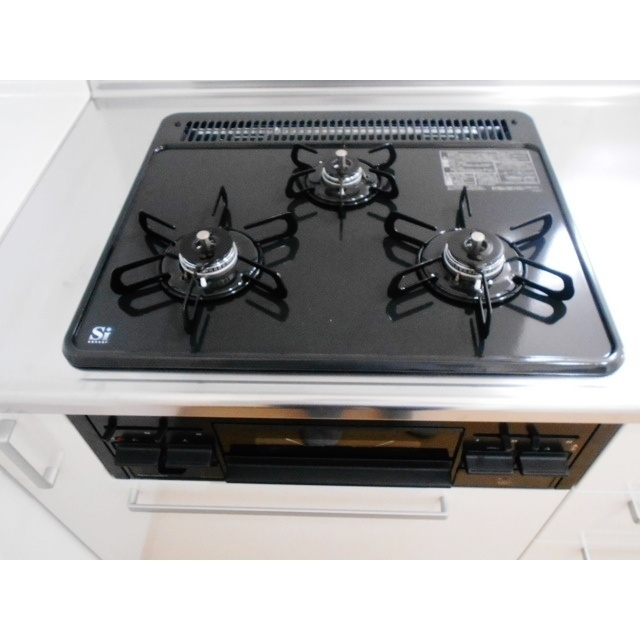 岐阜市島栄町２丁目の一戸建てのキッチン|３口ガスコンロ