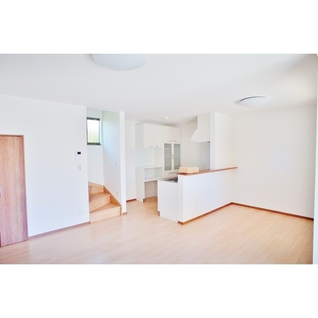 岐阜市島栄町２丁目の一戸建ての居間・リビング