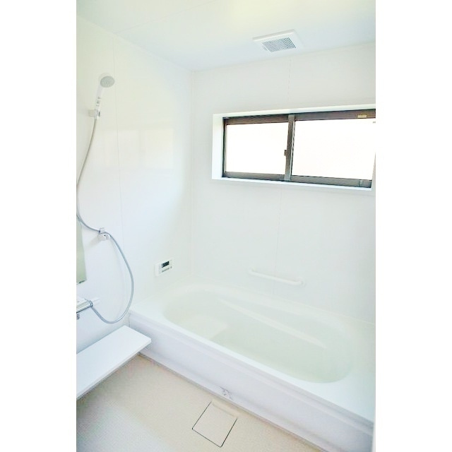 岐阜市島栄町２丁目の一戸建ての浴室