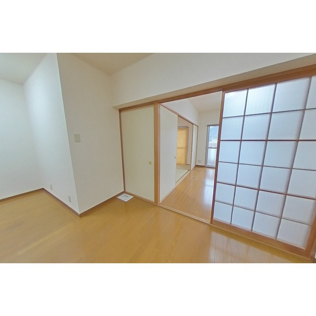 岐阜市上芥見のアパートの居間・リビング