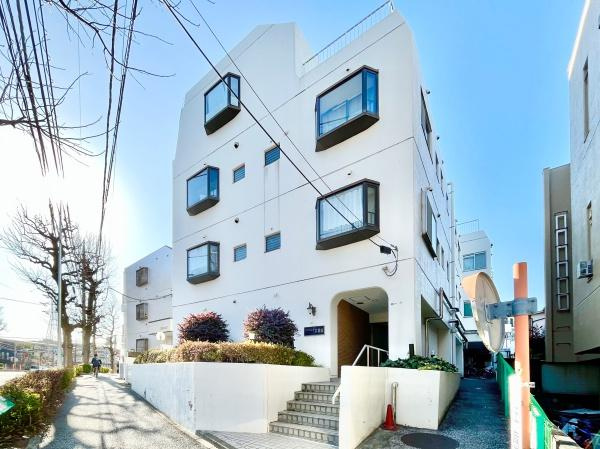 横浜市港北区師岡町の中古マンションの外観|周辺は落ち着いた街並み。
是非一度、現地へお越しください。
