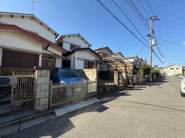 和歌山市有本　中古戸建の前面道路含む現地写真