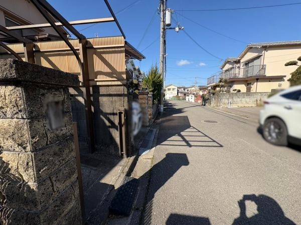 和歌山市有本　中古戸建の前面道路含む現地写真