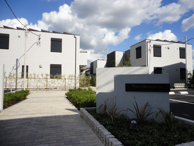 フォレ武蔵野のエントランス|★綺麗なアプローチ★