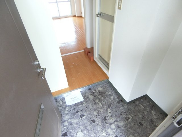 クオリティハイツ田中の玄関