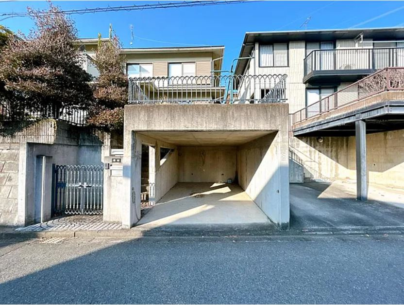 高崎市吉井町南陽台　中古999の駐車場