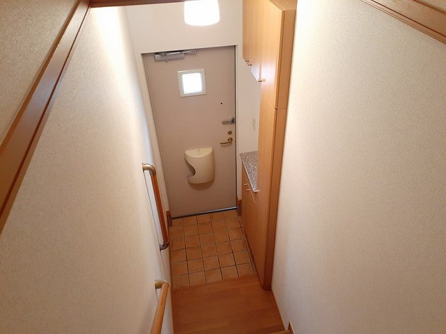 ジュネスの玄関|落ち着いた玄関です