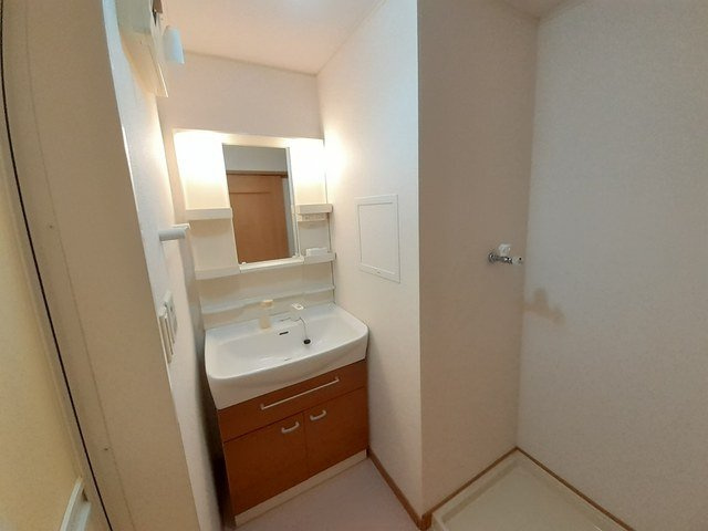 ジュネスの洗面所|明るい洗面所です