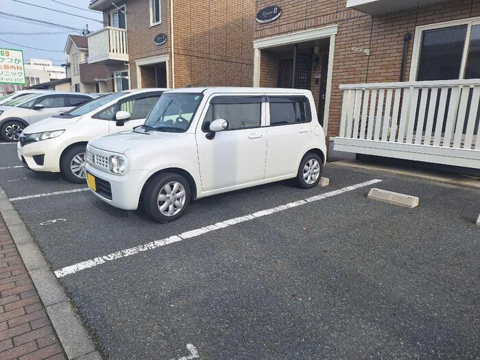 アジュール　Ｂの駐車場