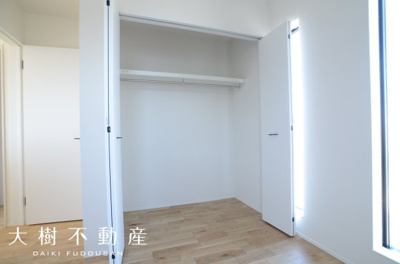 【洋室】 | 綾瀬市深谷中７丁目　新築戸建て　全１棟【仲介手数料無料】 | 2階　洋室2（5.1帖）クローゼット