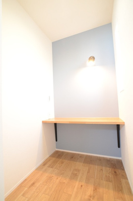 【洋室】 | 綾瀬市深谷中７丁目　新築戸建て　全１棟【仲介手数料無料】 | 3階　洋室4（7.4帖）カウンター