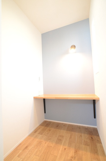 【洋室】 | 綾瀬市深谷中７丁目　新築戸建て　全１棟【仲介手数料無料】 | 3階　洋室4（7.4帖）カウンター