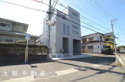 【前面道路含む現地写真】 | 綾瀬市深谷中７丁目　新築戸建て　全１棟【仲介手数料無料】